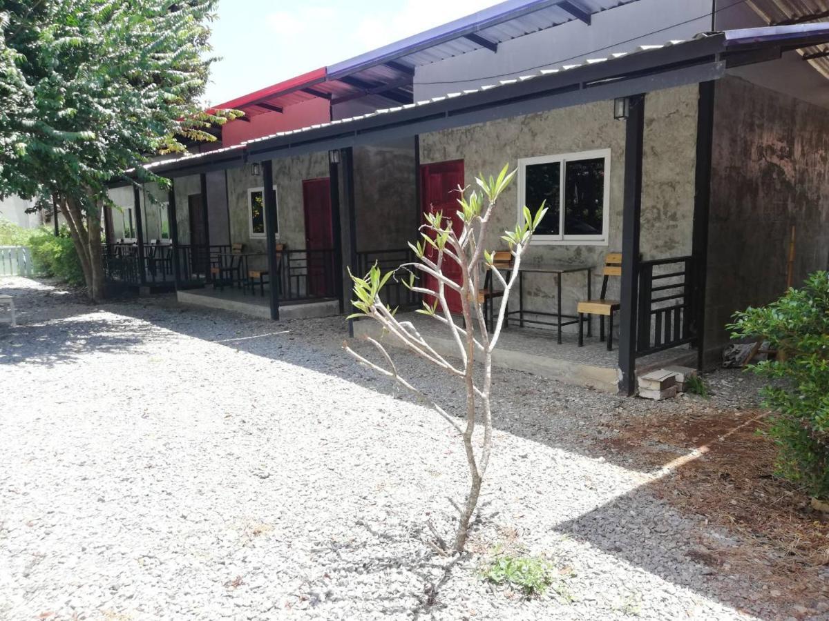 Banrimkhao Pakchong Villa Bagian luar foto