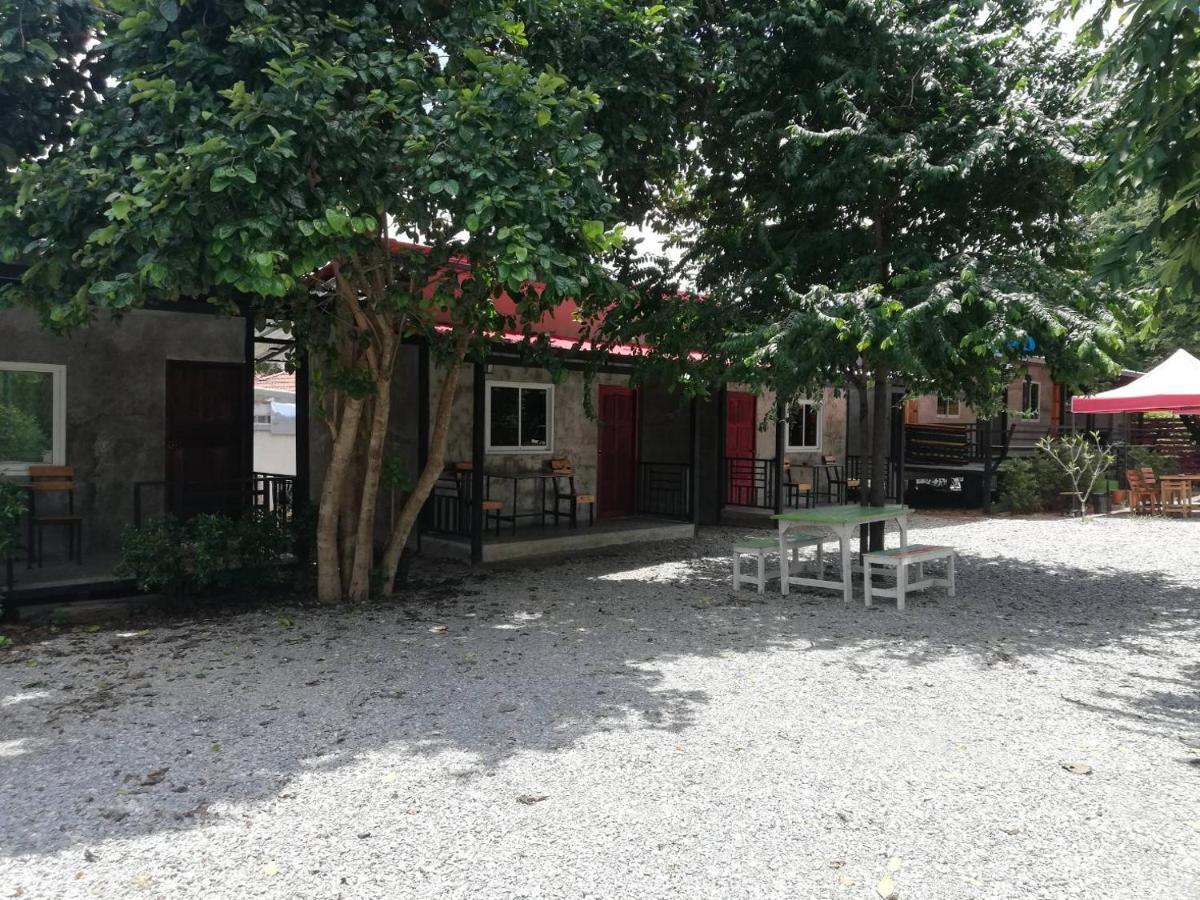 Banrimkhao Pakchong Villa Bagian luar foto