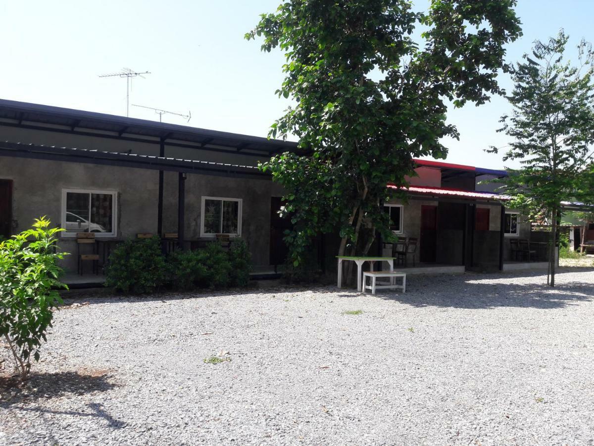 Banrimkhao Pakchong Villa Bagian luar foto